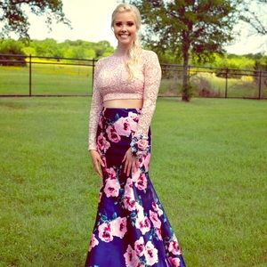 Beautiful 2-PC Floral Prom Dress